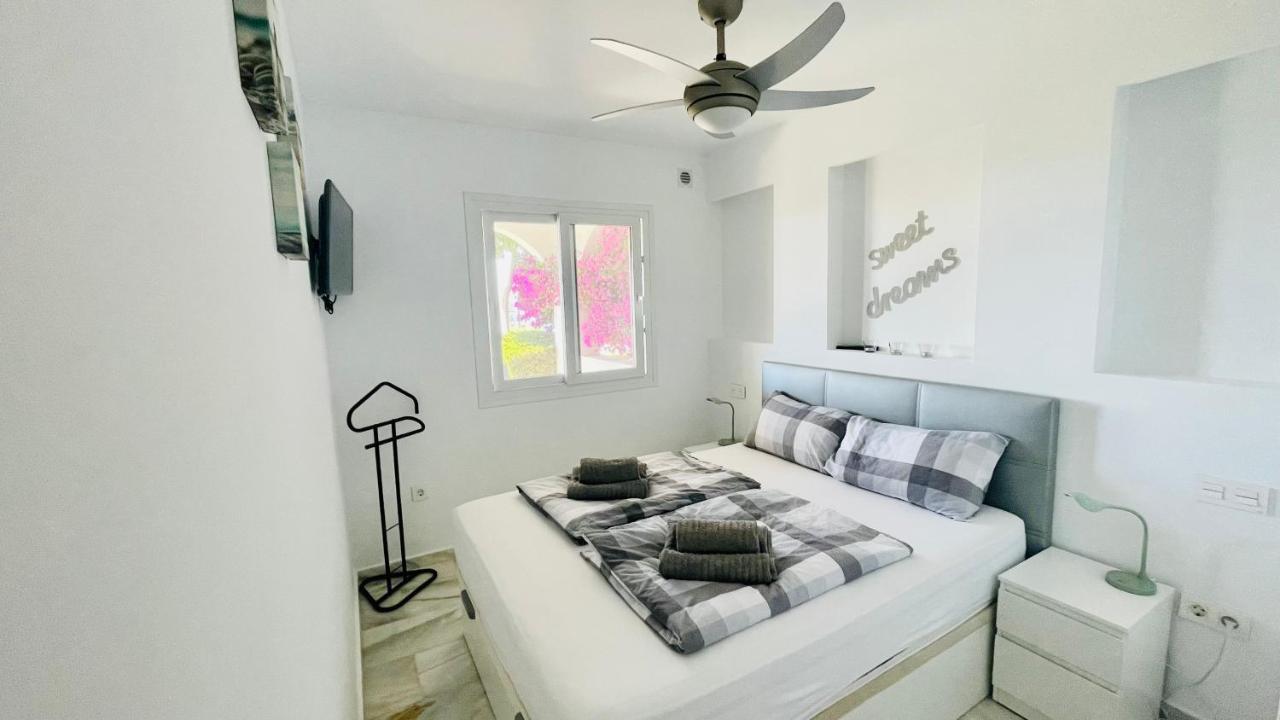 Modern Garden Apartment With A Fantastic Sea View And A Private Garden Sitio de Calahonda Екстер'єр фото